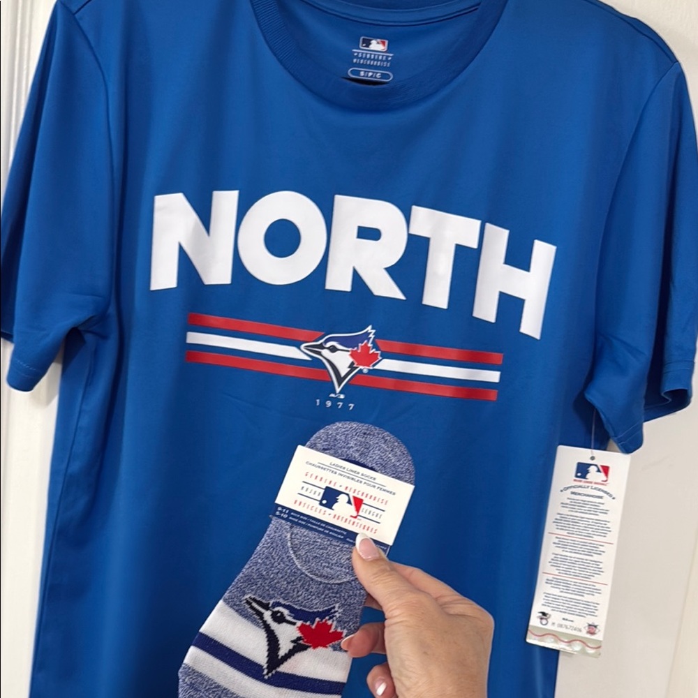 🇨🇦Combo 🇨🇦Toronto Blue Jays T-Shirt and Socks “Stand Strong for the North” NWT